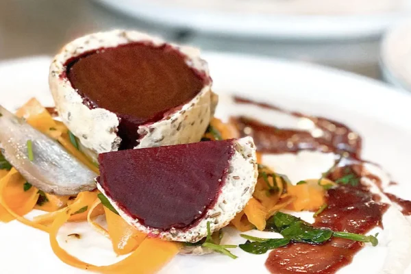 rote-bete-terrine-vorspeise Rote-Bete-Terrine mit Frischkäse und Gemüsesalat