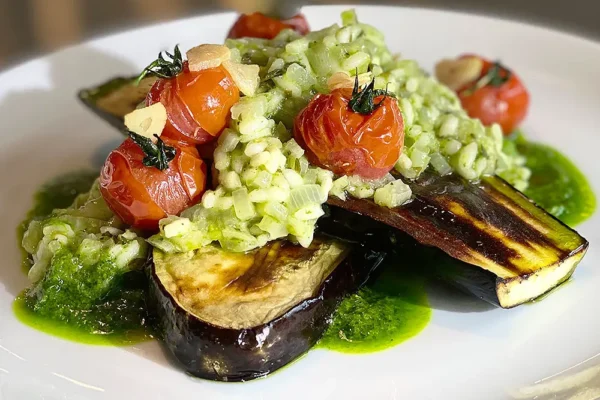 food-31 Gegrillte Aubergine mit cremigem Kräuter-Risotto und Ofentomaten